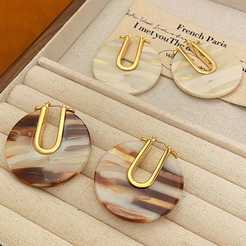 Exaggerated Retro Hong Kong Style Round Ear Cuffs: Unique and High-End Design