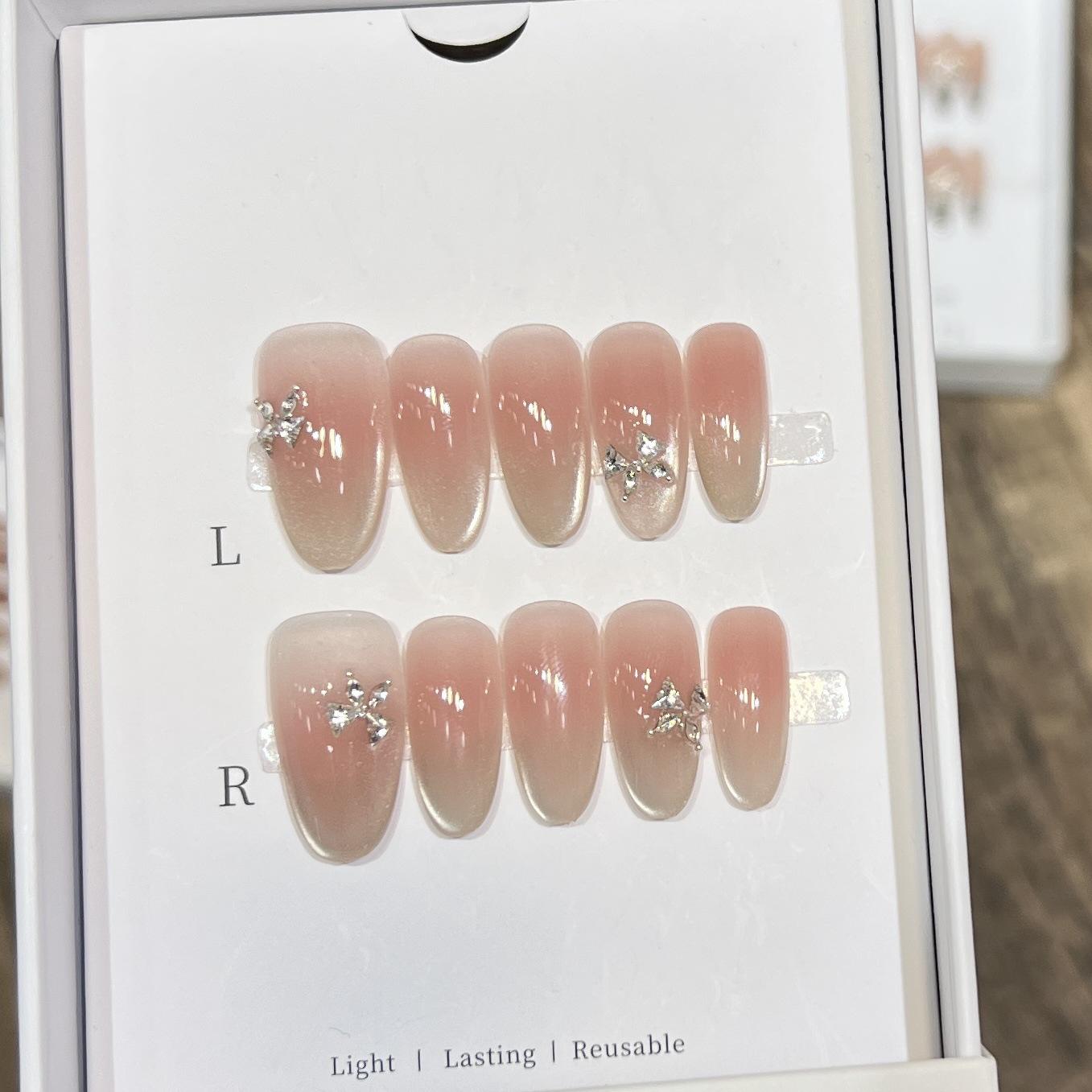 

Поцелуй бабочки: Ручная работа, французский маникюр «кошачий глаз» с циркониевыми бриллиантами Large L