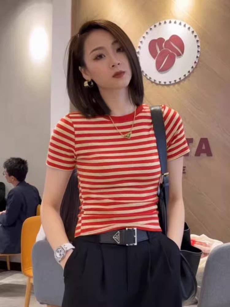 

Шикарная летняя хлопковая футболка в полоску: Трендовый, Стильный, Универсальный, Стройнящий, Омолаживающий топ с коротким рукавом для женщин Large красный