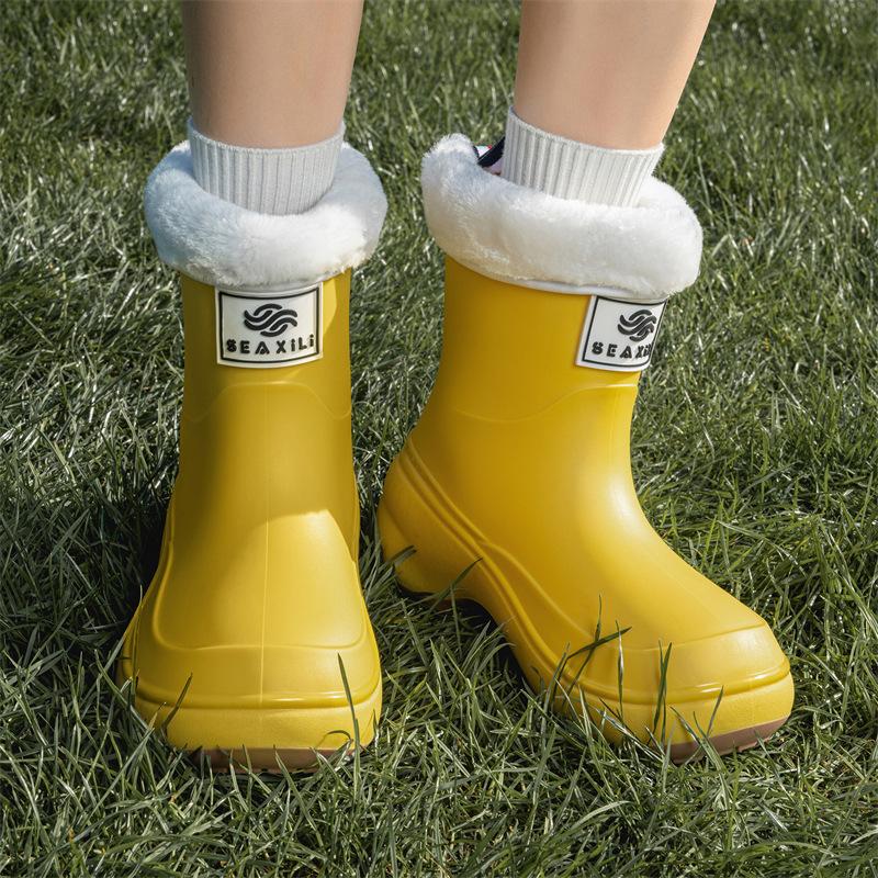 Lightweight outdoor short rain boots women's fashion simple waterproof overshoes velvet rubber shoes warm fashion rain shoes women