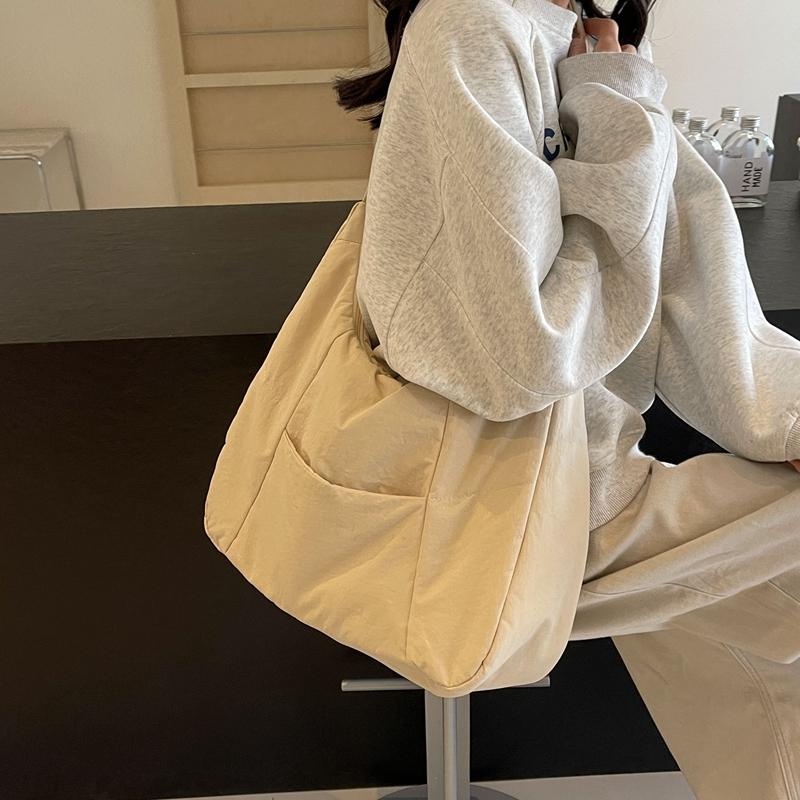 High-capacity Single Shoulder Bag with a Light Wrinkle Sensation  Leisure Time  Solid Color  Durable  Versatile  Inclined Shoulder Bag