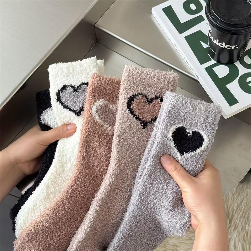 Mid-Calf Socks, Autumn and Winter Love Socks for Men and Women, Plus Velvet, Thickened and Warm, Fashionable Coral Velvet Socks