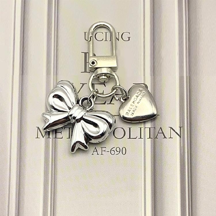 Fashionable Love Heart Keychain Charm Stylish Pendant Adds Personality to Bags and Keys Decoration for Daily Use