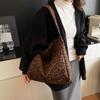 Pu Material Vintage Tote Bag With Inner Phone Pocket For Office And Travel