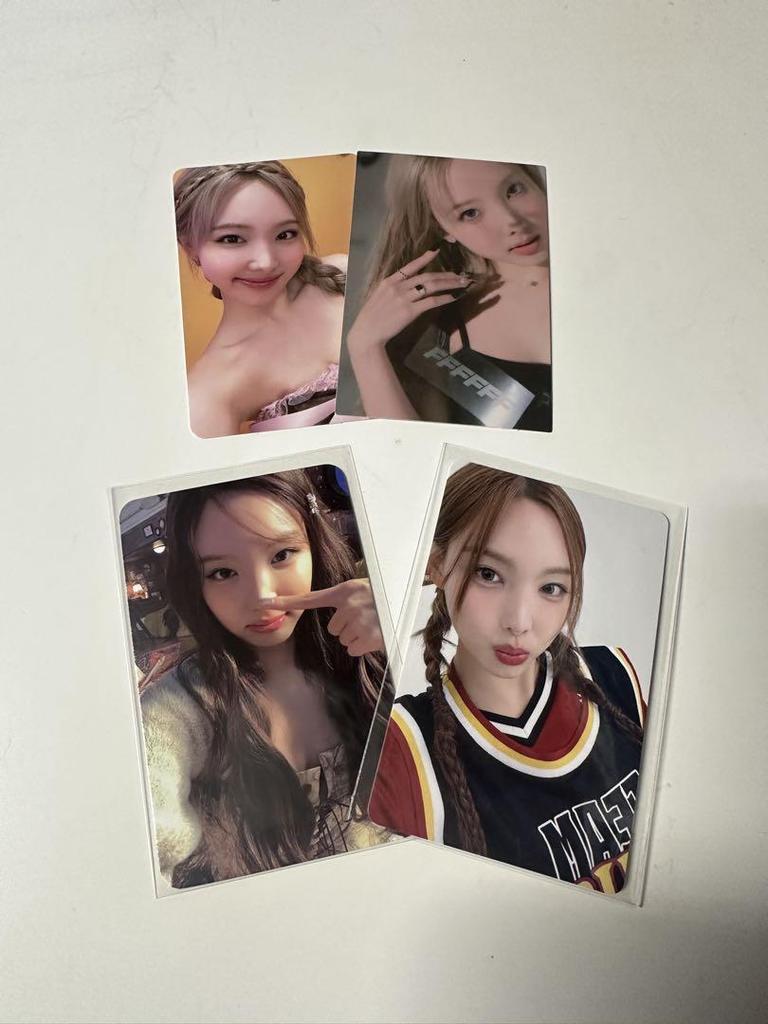 [USED] TWICE Nayeon Jeongyeon Momo Sana Jihyo Mina Dahyun Trading Cards