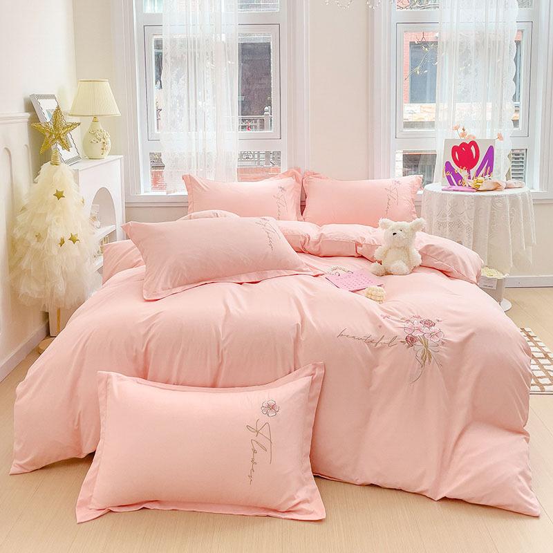 

Четырехкомпонентный вышитый стираный хлопок Приятный для кожи, мягкий и дышащий Набивной и окрашенный Не выцветающий Простой постельное белье 1.2m bed