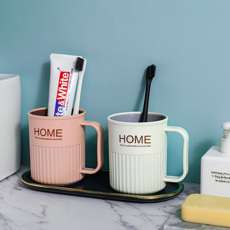 Pair of Simple Household Toothbrush and Mouthwash Cups with Creative Holder