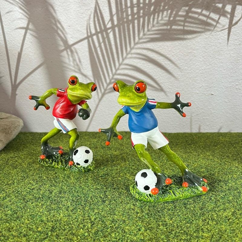 2pcs Creative Frog Football Player Statue Interesting Frog Athlete Figurine Indoor Home Desktop Decoration Resin Crafts Ornament