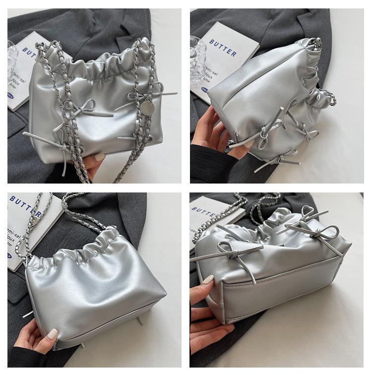 Französische Nischen-Plissee-Design Tragbare kleine Tasche Sommer Einfache Eimertasche Mode Umhängetasche