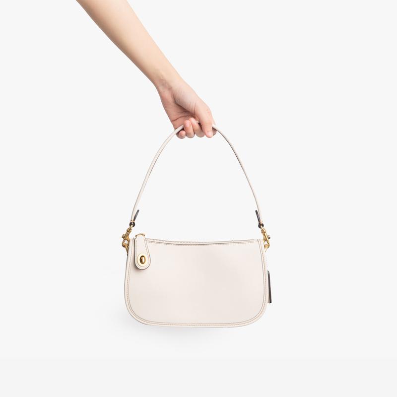 Coach Swinger 23 Casual Zipper Closure Solid Color Leather Armpit Bag Mahjong Bag Crossbody Bag Shoulder Bag Women's White