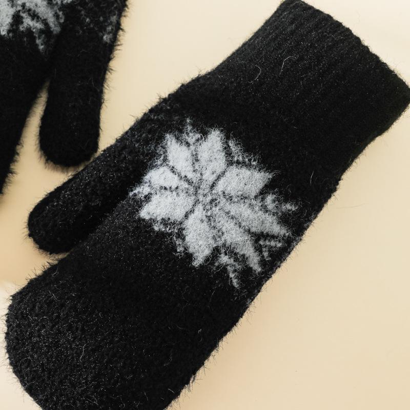 Korean-Style Cute Snowflake Lamb Wool Fingerless Winter Gloves: Thick, Warm, Double-Layered Mittens for Students.
