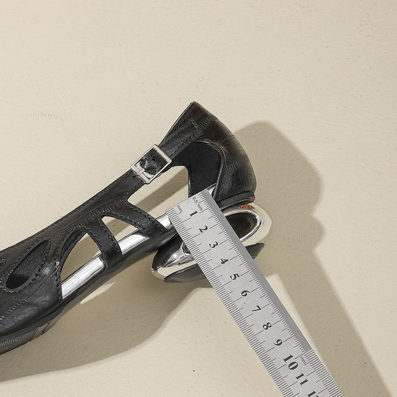 Wear 2025 New Women's Summer Comfortable 100 Hollow Bag Head Retro Style Pointed Sandals French with Thick Heel