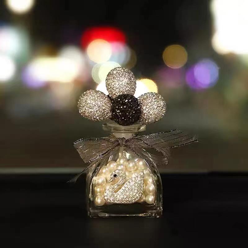 

Автомобильное украшение премиум-класса с инкрустацией бриллиантами и шаром с признанием