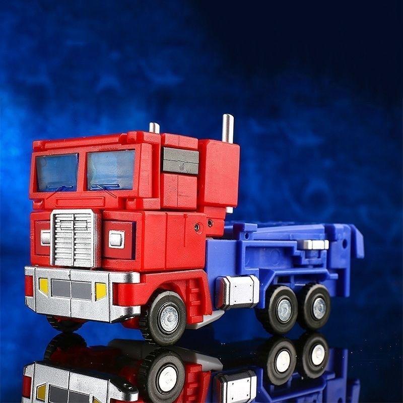 JINBAO 2001 3.0 Enlarged G1 Style Optimus Prime Commander Action Figure Transforming Robot Toy With Trailer Multiple Accessories