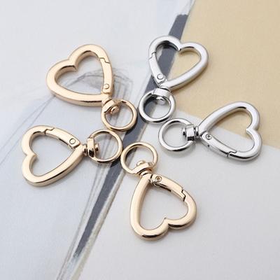 10 Stück Herzförmige Feder-Schlüsselringe - Öffnungsfähige Schlüsselanhänger-Clips, Passend für Taschen/Gürtel/Hundeleinen, Schnappverschluss, Ideal für DIY