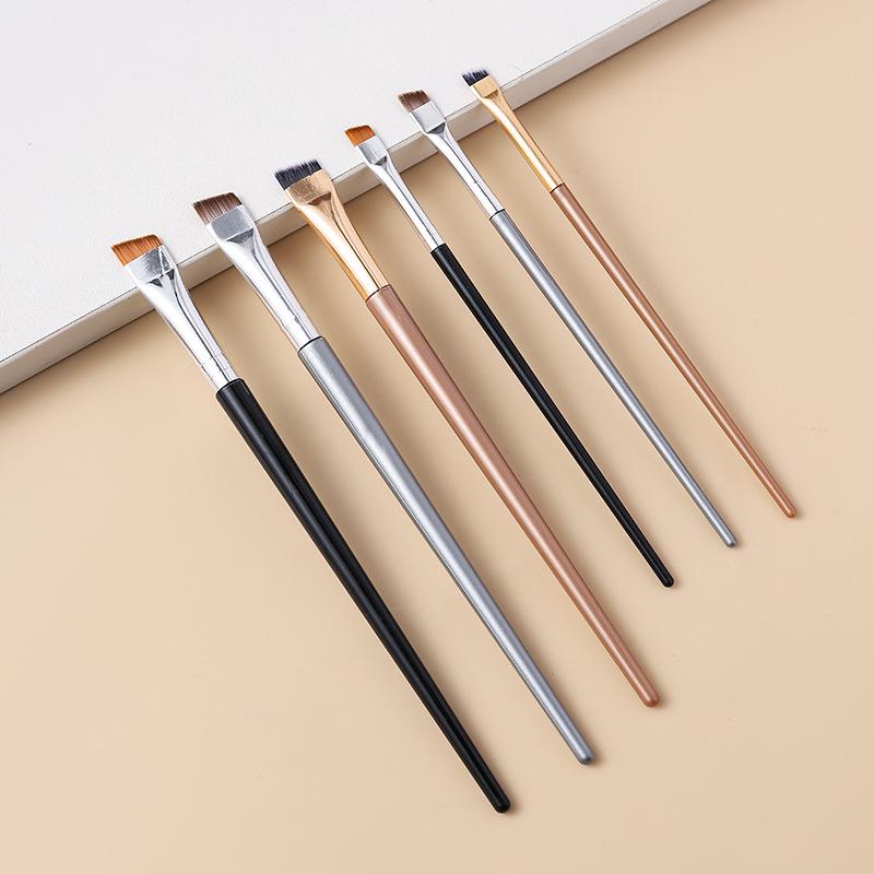 

Angled Blade Eyeliner Brush for Detailed Eye Makeup