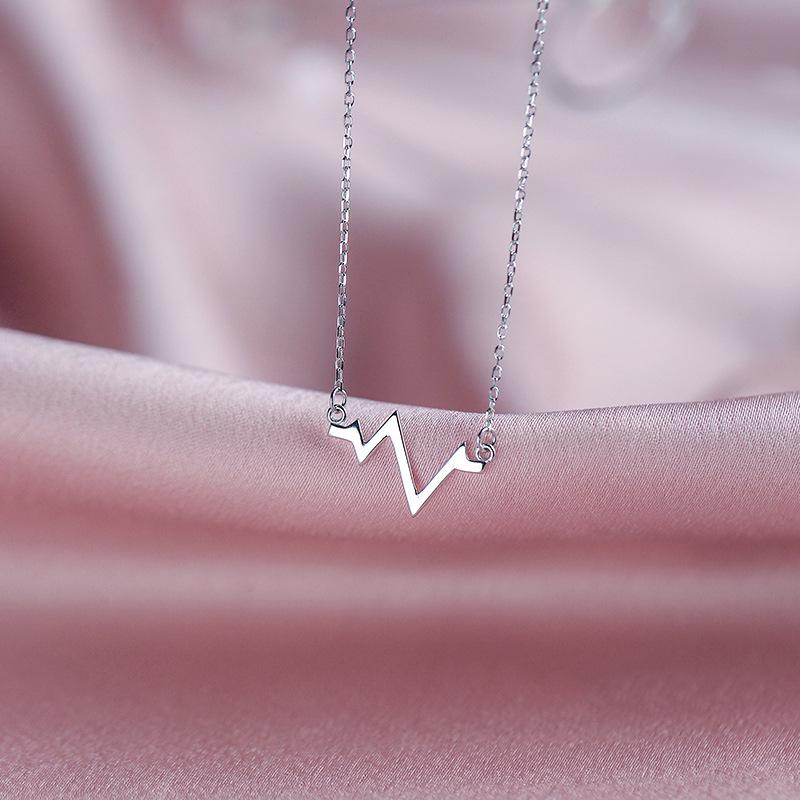 S925 Sterling Silver 'W' Initial Necklace - Luxurious Summer Collarbone Chain