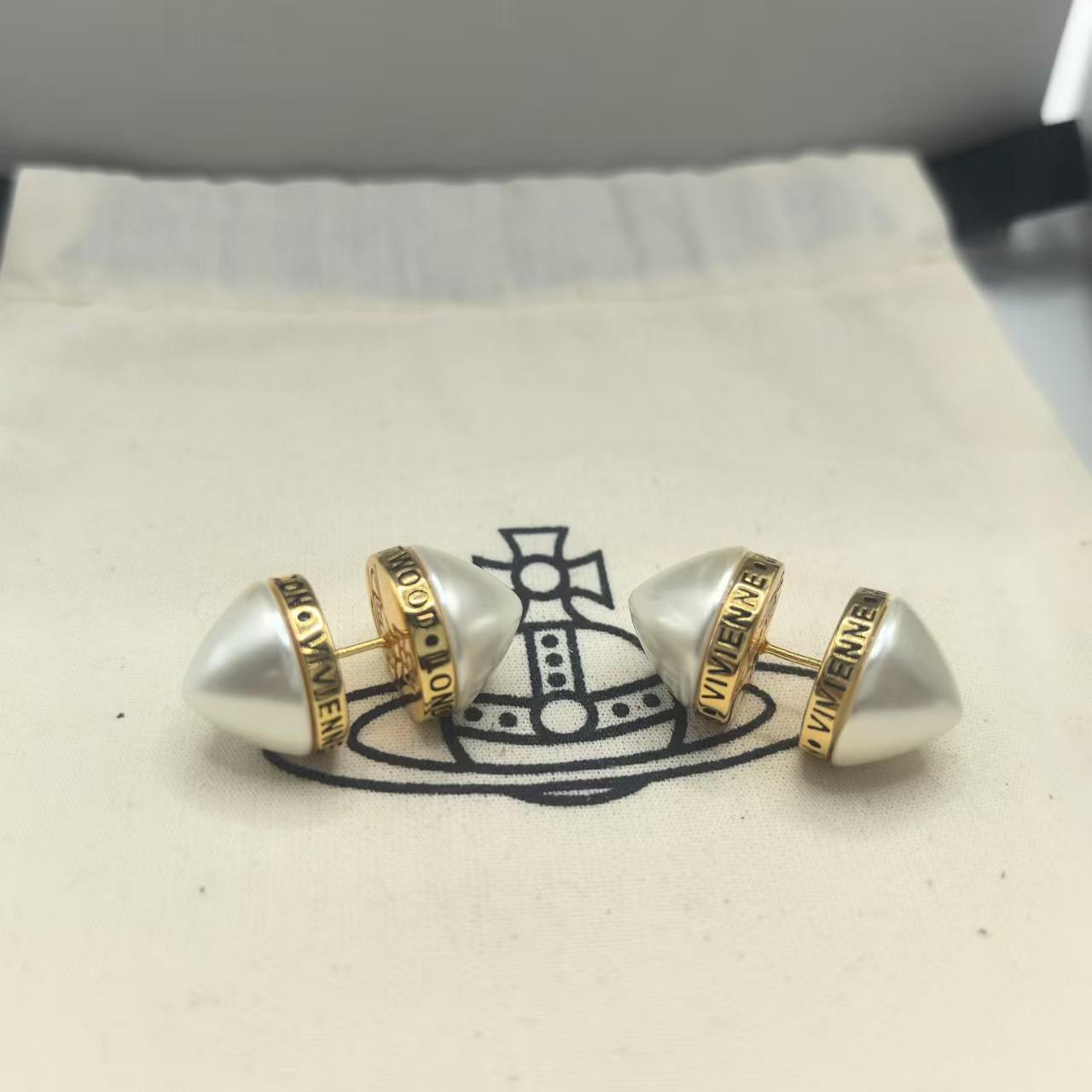 Унисекс Панк Серьги-гвоздики с Жемчугом и Буквой с Двусторонним Шипом-Заклепкой золотой