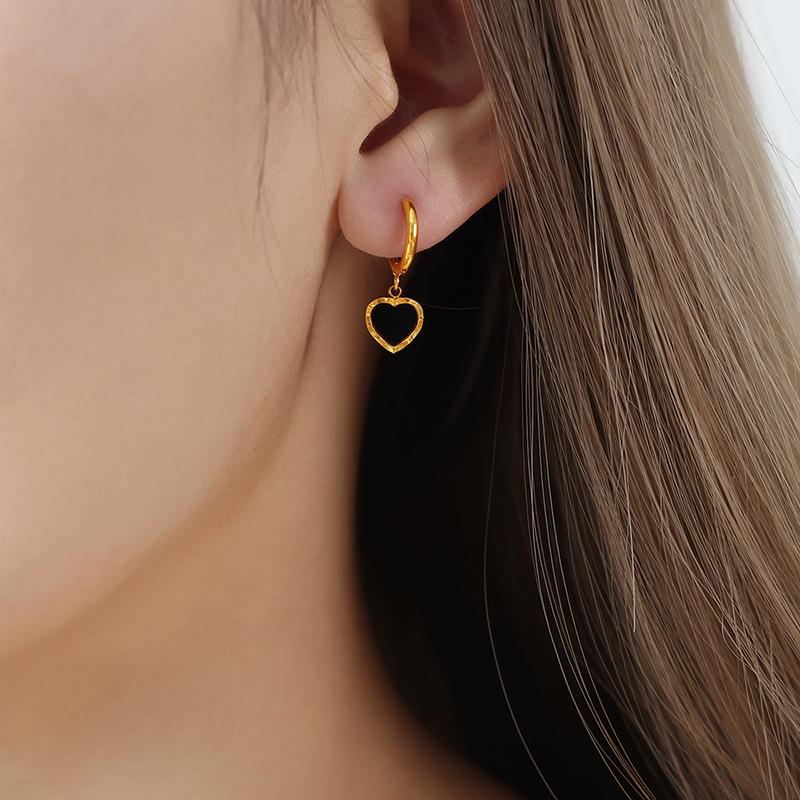 Hong Kong Retro Heart-Shaped Peach Earrings: 18k Gold, Titanium Steel, Lightweight, Colorfast for Women.