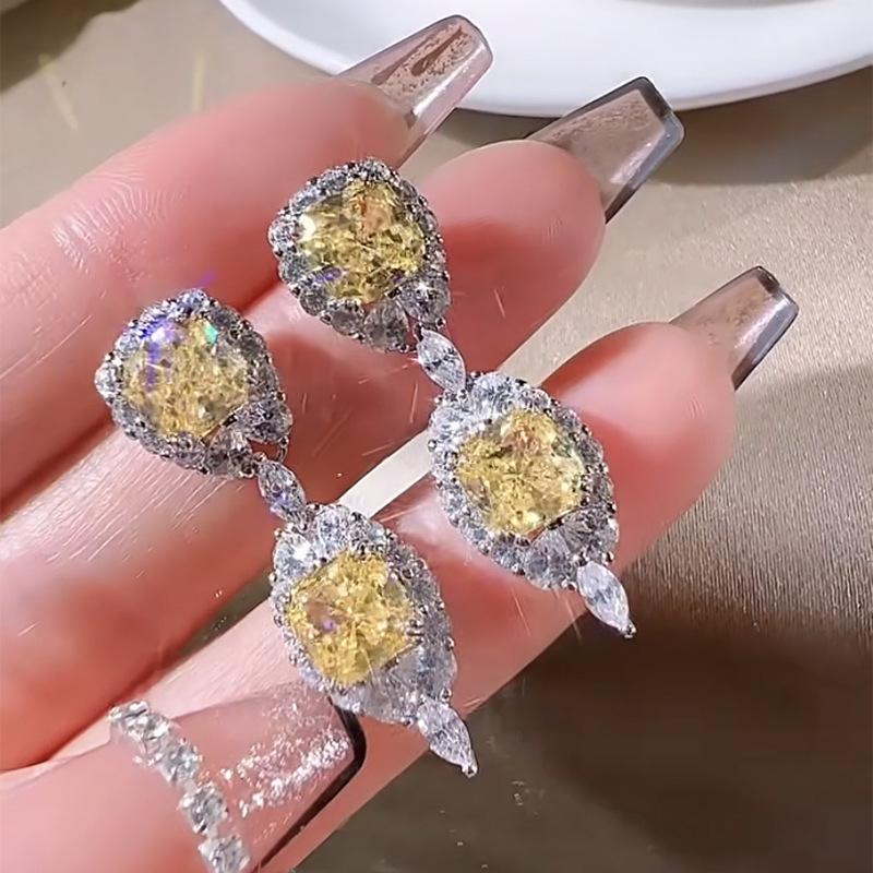 

European Style 7x7mm Yellow Diamond Stud Earrings in 925 Silver 925 Silver