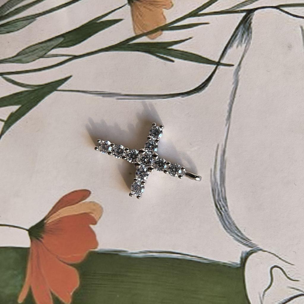 Серебряный крестик с фианитами (2191704)