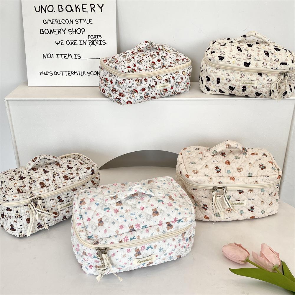 

4131 [Copyright] Cosmetic bag female cartoon cute portable large-capacity travel goods storage bag handbag