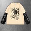 T-shirt a maniche lunghe da uomo con blocchi di colore estetici scuri e stampa di un angelo con croce "Born to Die"—un top streetwear di ispirazione grunge