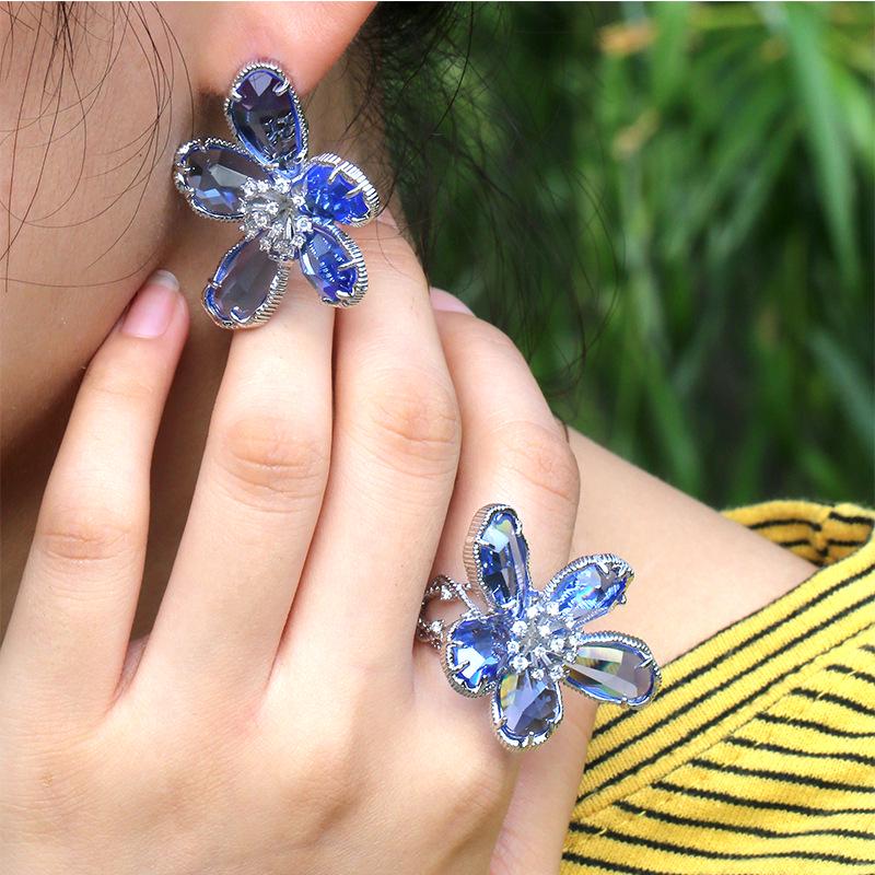 Luxury Fashion Big Flower Women'S Earrings, High-End Atmospheric Earrings, Silver Needle Real Gold Color Retention Earrings