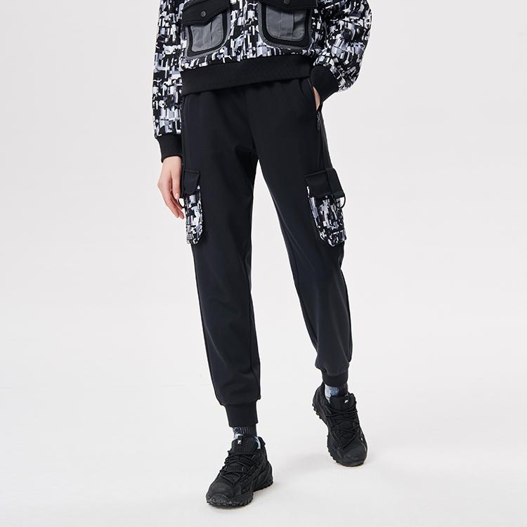 FILA Fusion X White Mountaineering Mosaic Pocket Cuffed Sports Pants Women pants Deep-Black T11W137603FBK