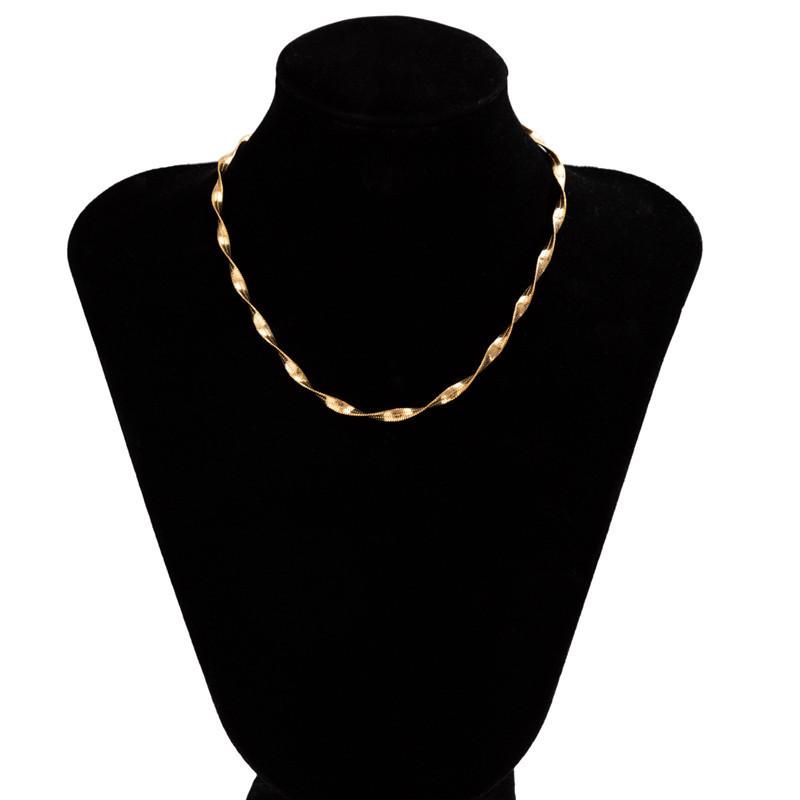Hot-selling personalized metal collarbone chain women, simple and versatile water wave chain necklace