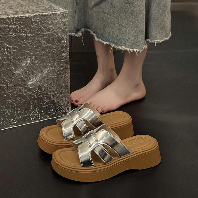 Thick-bottomed woven cool slippers for women to wear in the summer of 2025 New fairy wind comfortable and lightweight one-word beach slippers