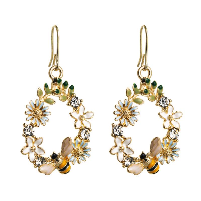 

Creative Flower Oil-plated Alloy Earrings for Women, Silver Pins, Colorful Butterfly and Bee Earrings Accessory