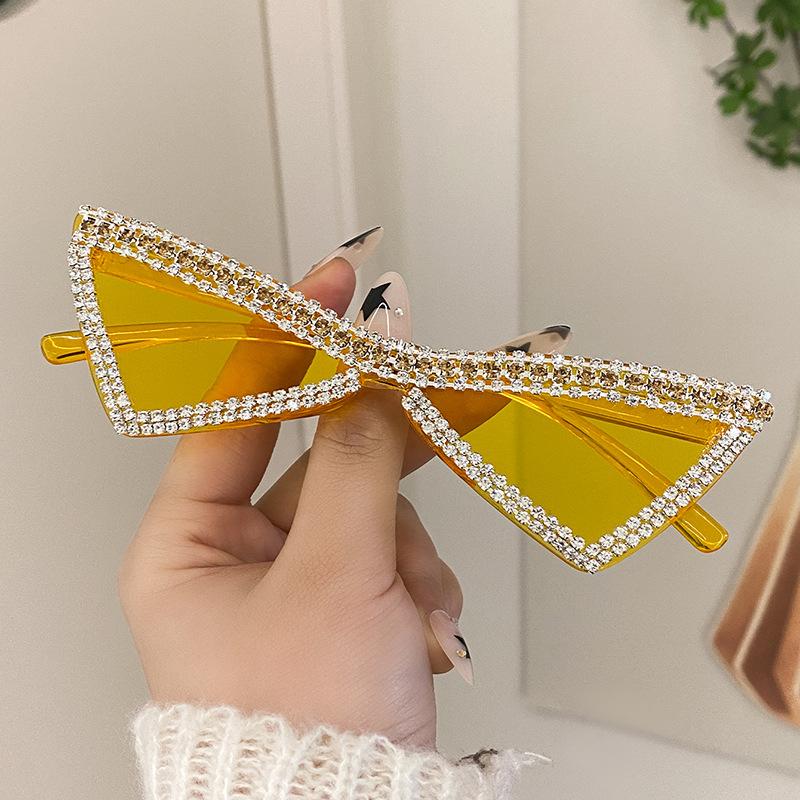 Luxury Cat Eye Rhinestone Classic Sunglasses Noble Luxury Designer Triangle Glasses Uv400 Trend Lunettes De Soleil Pour Femmes
