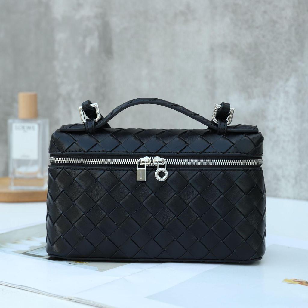 Cowhide Diamond Weave Lunch Box: Stylish Genuine Leather Women's Cross-body Bag