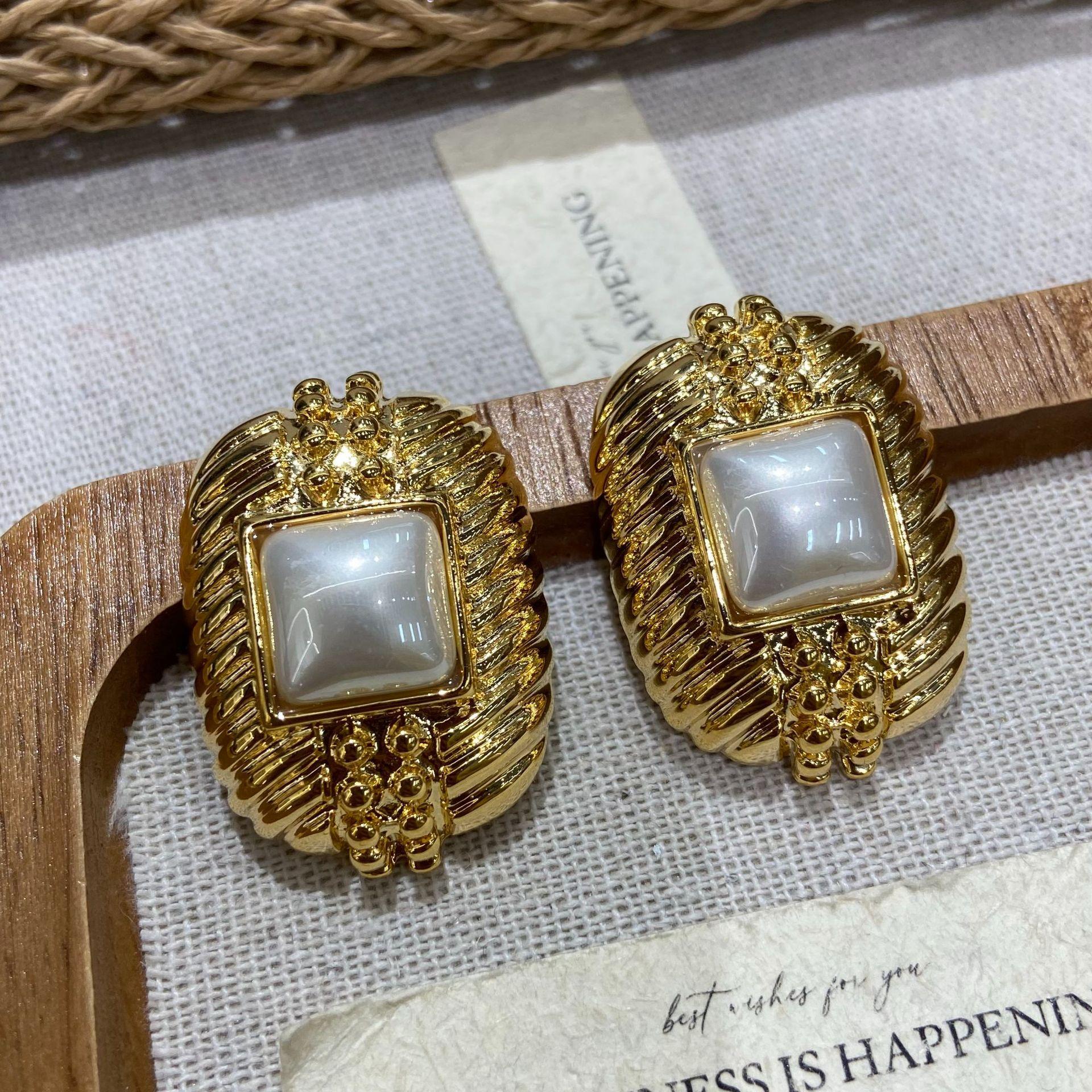 Medieval Replica Electroplated Stud Earrings, Irregular Gold-Plated Earrings, Retro Elegant Stud Earrings.