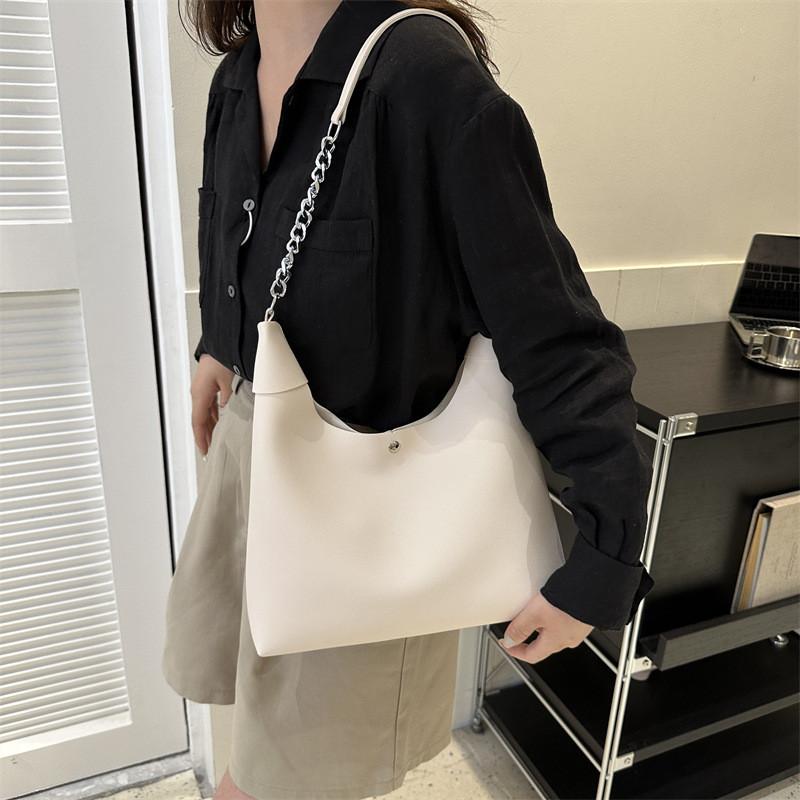 Trendy Pu Tote Bag In Fashionable Black White Or Khaki Ideal For Everyday Use