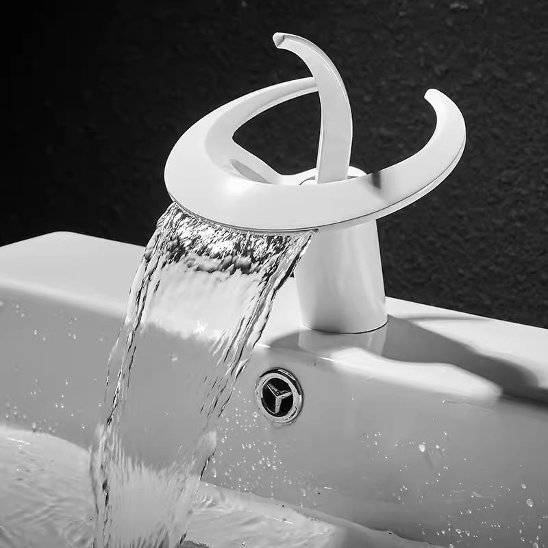 Tuqiu Nieuwe Geborsteld Goud Badkamer Waterval Wastafelkranen Wastafelmengkraan Warm & Koud Vliegwielontwerp Grijs Sanitair Kraan Waterkraan