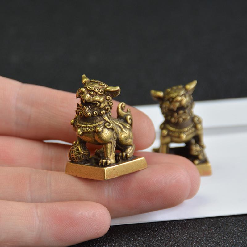 Antique Bronze 1 Pair Lions Seal Desktop Ornaments Copper Animal Miniature Figurine Lucky Brass Lion Statue Feng Shui Decoration