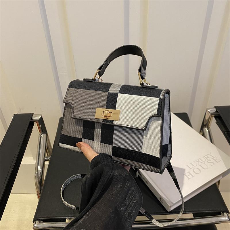 Fashionable Chic Summer Small Square Bag For Women 2024 Trendy Handbag серый