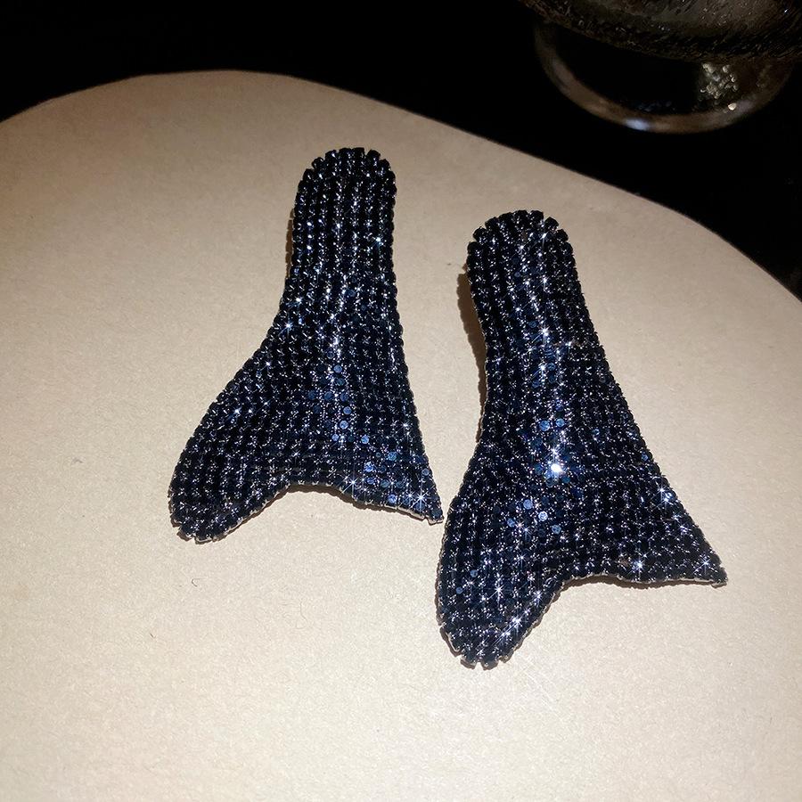 

Silver needle with diamonds exaggerated irregular geometric earrings light luxury high-end earrings retro fashion exquisite earrings