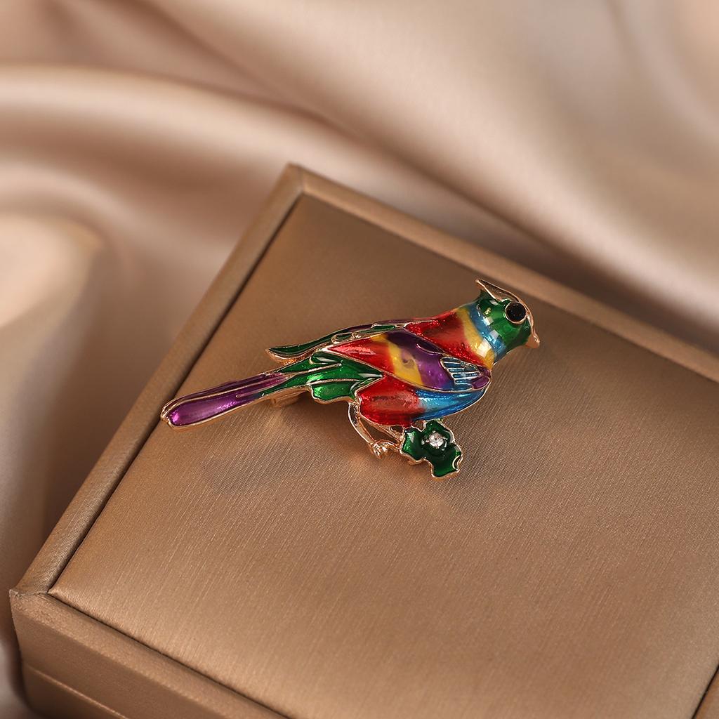 Exquisite and Distinctive Seven-color Thrush Brooch Creative Simulation Bird Corsages Fashionable Coat and Women's Suit Pins