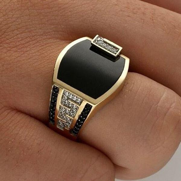 Anello da uomo classico Moda metallo color oro intarsiato pietra nera zircone Anelli punk per uomo Fidanzamento Matrimonio Gioielli di lusso