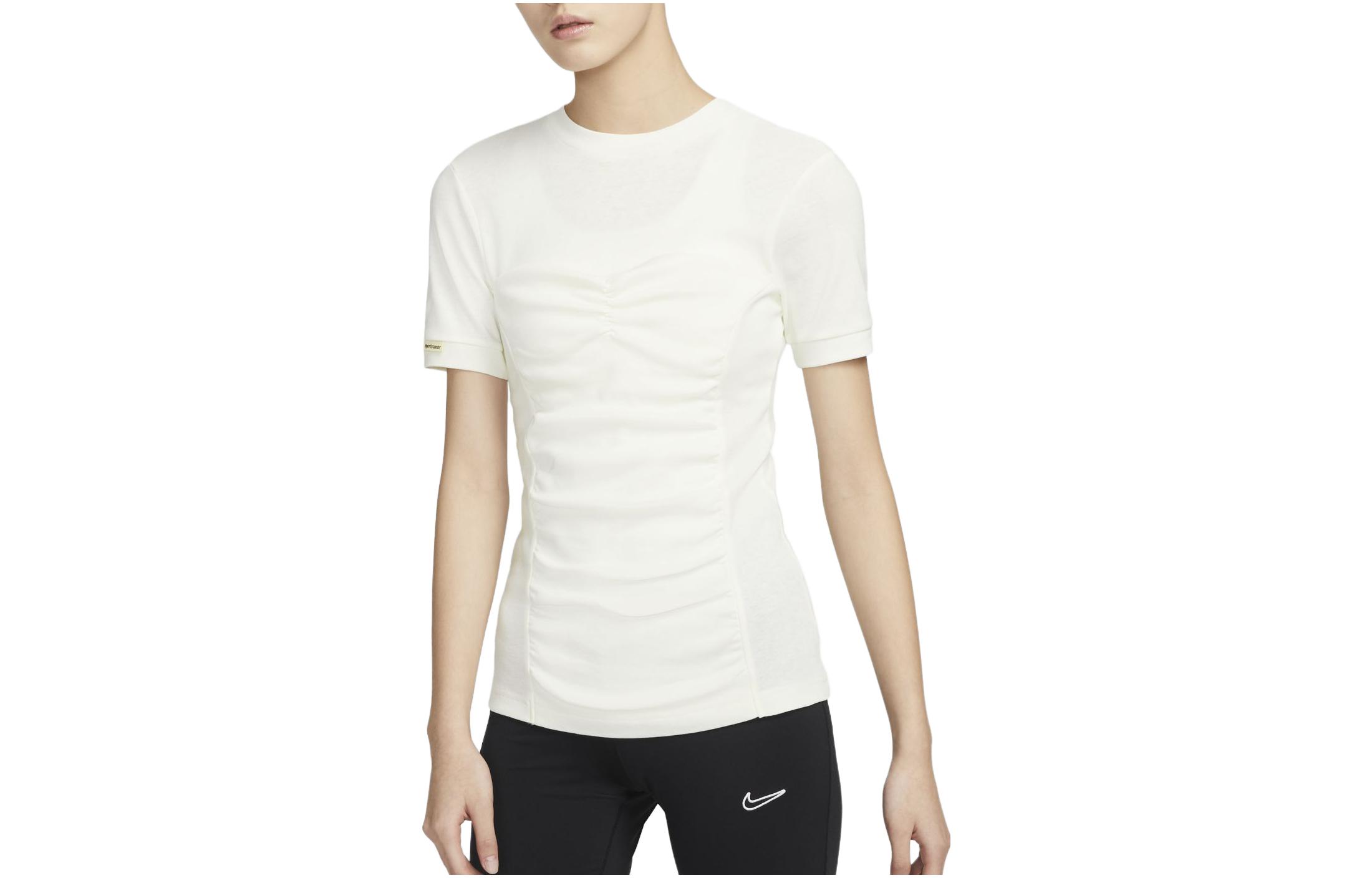 

Nike T Shirts Women s White Crew Neck Moderate Straight Fit DV8217-133 S