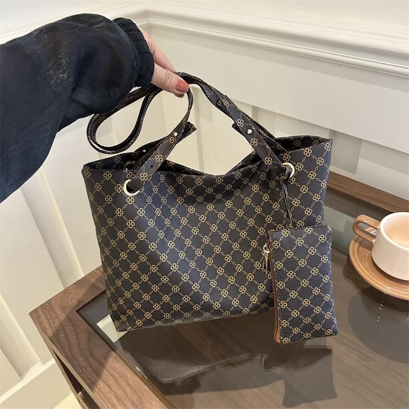 

Нова жіноча сумка для пресбіопії 2024 року, нова сумочка на плече великої місткості, жіноча сумка для матері в ретро-моді кавовий