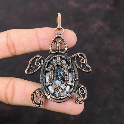 Pinolith Jaspis Anhänger Kupferdraht umwickelter Anhänger Handgefertigt Schildkrötenanhänger Kupferschmuck Edelsteinanhänger Zum Geschenk Designerschmuck