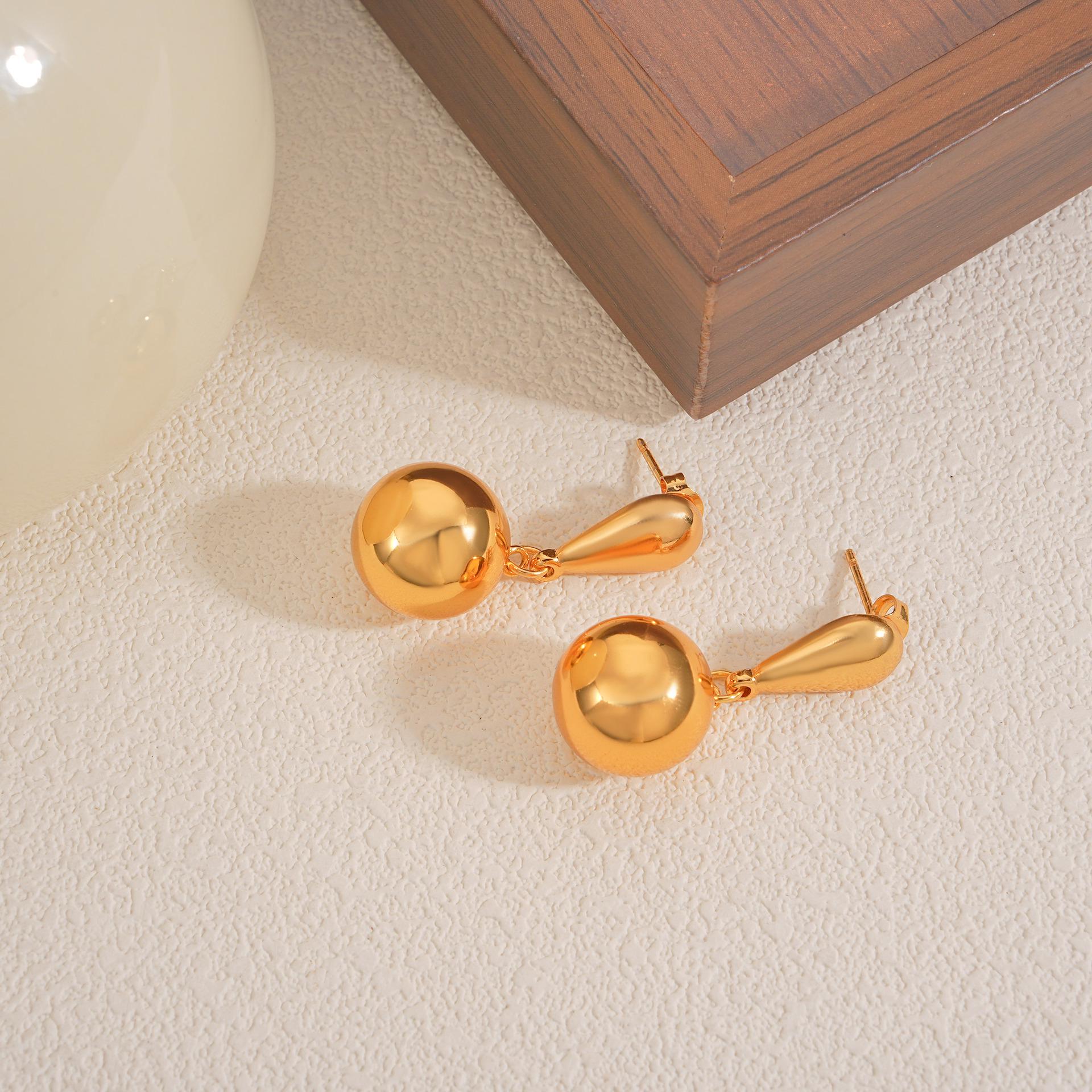French 18K Gold Drop & Round Ball Stud Earrings - Elegant & Luxurious Design золотой