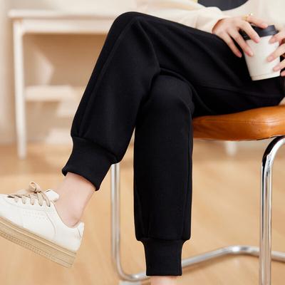 Sukně, kalhoty a další – Nohavice a trojštvrťové nohavice