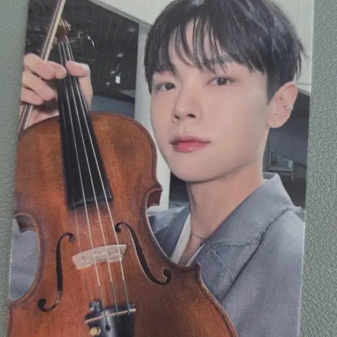 Lucy Shin Ye-chan's Photocard Instrument