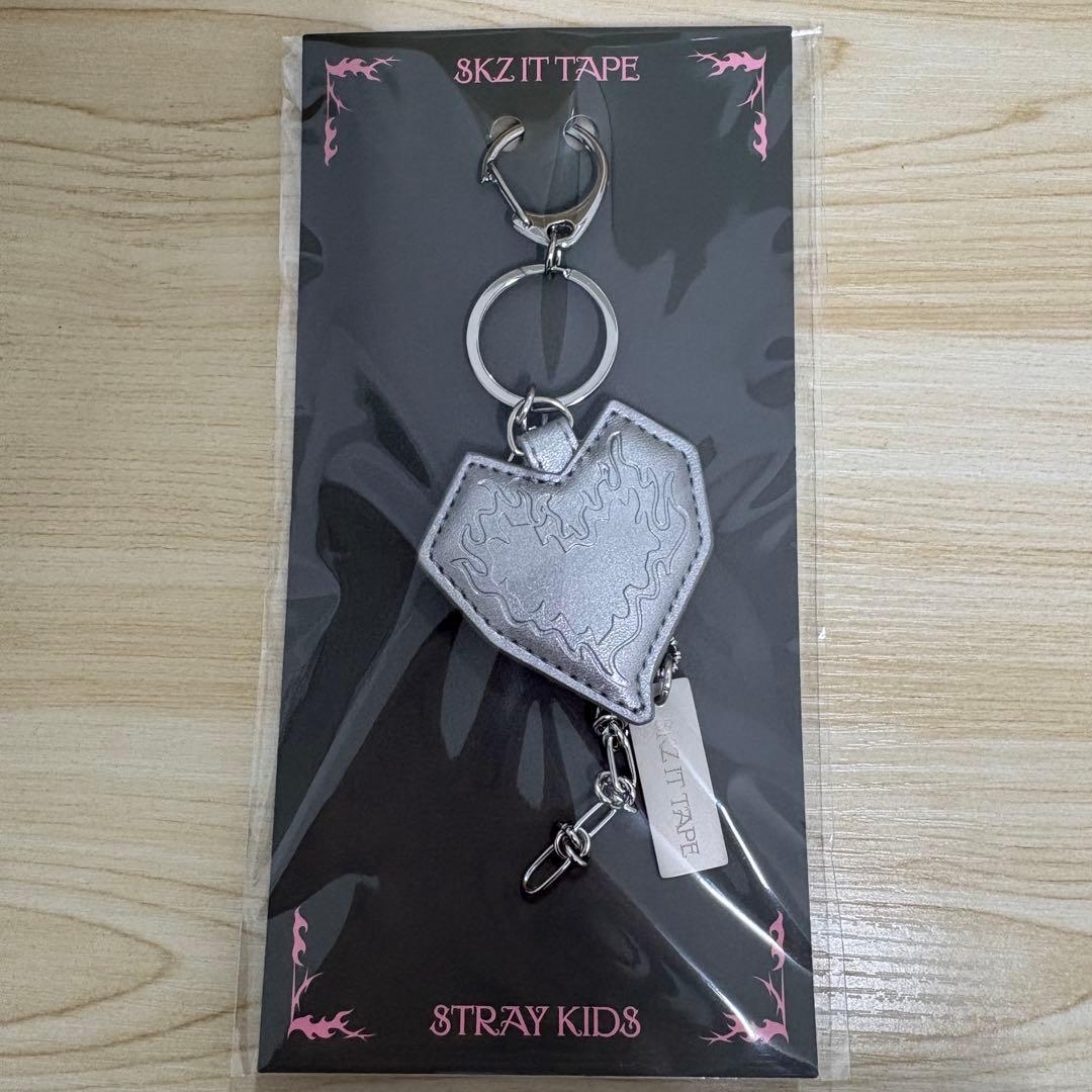 

[USED] Stray Kids Pop-Up DO IT Keyring Heart