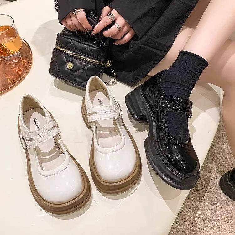 White retro pearl small leather shoes women's 2025 summer shallow mouth versatile college style thick-soled round head Mary Jane shoes